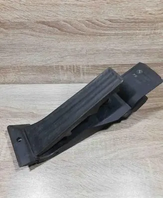 BMW 7 E65 E66 Accelerator throttle pedal 677264502 25916010 35426772645
