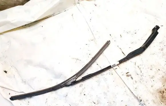 Front wiper blade arm