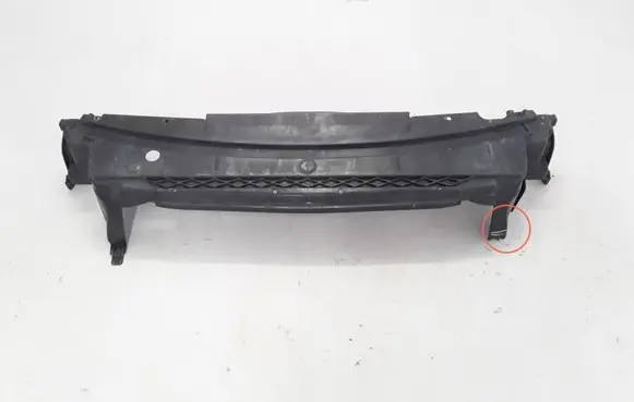 Volvo XC70 Engine splash shield/under tray 09484049