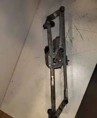Nissan Note (E11) Front wiper linkage and motor