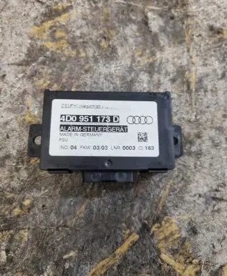 Audi A6 S6 C5 4B Alarm control unit/module 4D0951173D