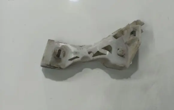 Mazda 3 I Front bumper mounting bracket P4KS00U1