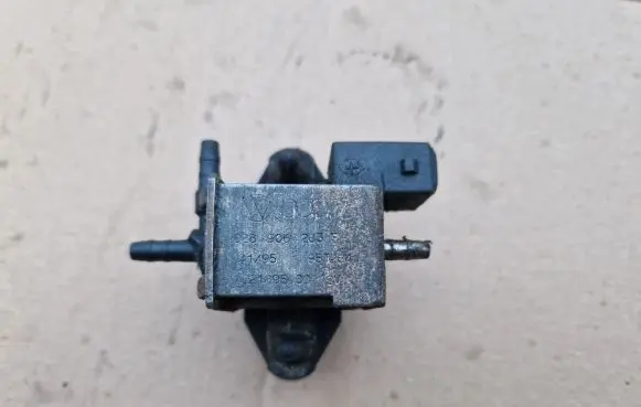 Volkswagen Golf III Vacuum valve 028906283F