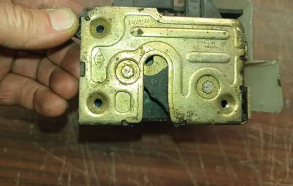 Renault Megane I Front door lock 