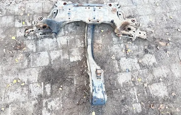 Toyota Avensis T250 Front axle beam 