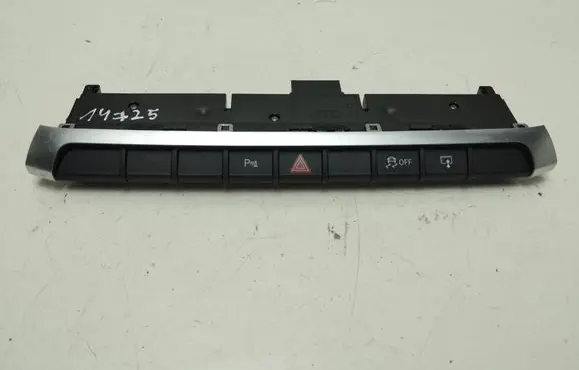 Audi A3 S3 8V Hazard light switch 8V0925301AH 16042015