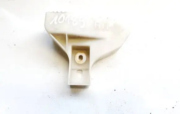Rear bumper mounting bracket
