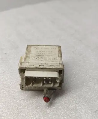 BMW 3 E46 Glow plug pre-heat relay 2247664 72RB511
