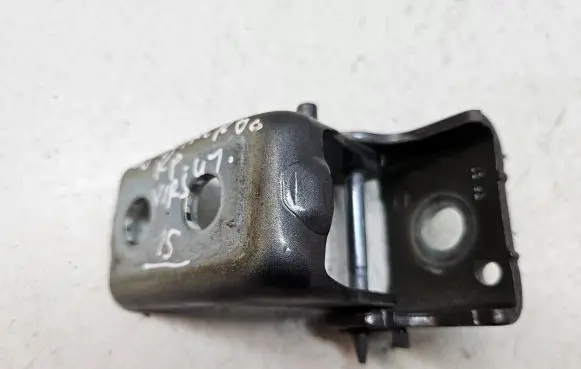 Citroen C5 Aircross Front door upper hinge