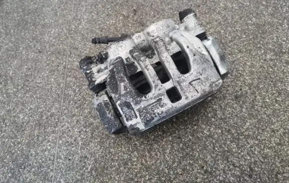 Mercedes-Benz Vito Viano W447 Front brake caliper