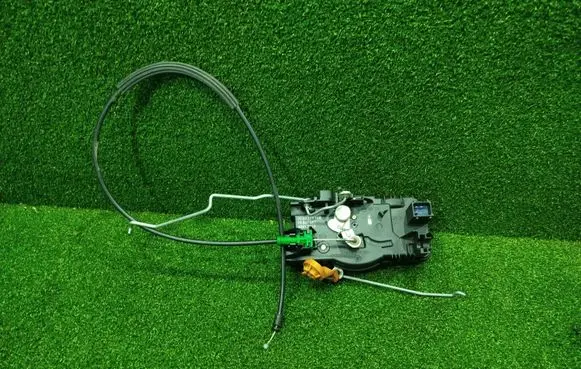 Opel Vivaro Loading door lock 905033916R 93867687 40817212