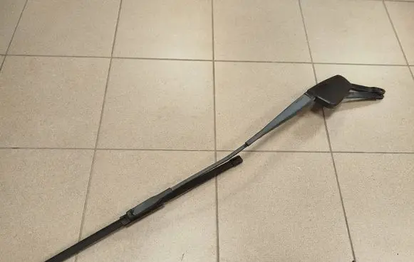 Mercedes-Benz GL X164 Front wiper blade arm a1648200640