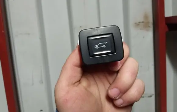 Opel Insignia A Tailgate opening switch 26229960
