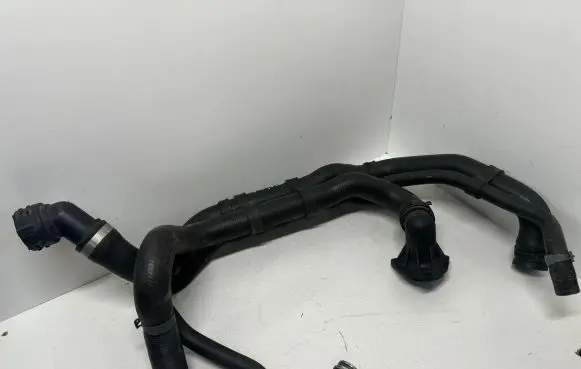 Volkswagen Touareg II Engine coolant pipe/hose 7P6122291F