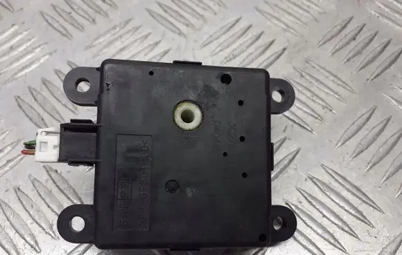 Nissan Primera A/C air flow flap actuator/motor 3027030850