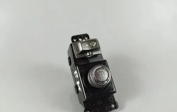 Wing mirror switch
