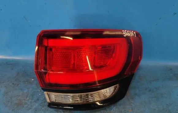 Jeep Grand Cherokee Boot/trunk interior light P68142942AF