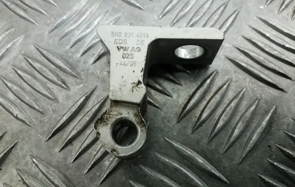 Volkswagen Tiguan Rear door upper hinge 5N0831401A