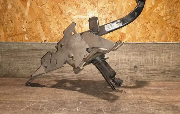 Ford Focus Brake pedal BQ6FA 4M517B633YC
