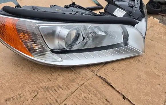 Volvo V70 Headlights/headlamps set 