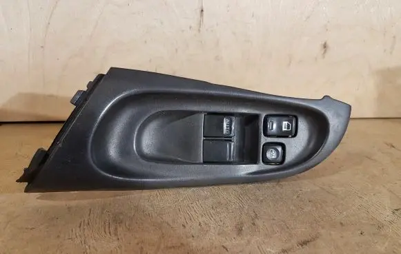 Nissan Almera N16 Electric window control switch