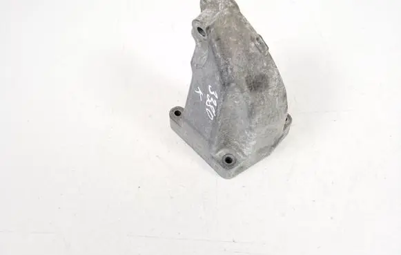 Mercedes-Benz CLS C218 X218 Engine mounting bracket A6422235404