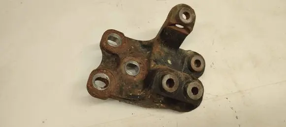 Peugeot 108 Engine mounting bracket 03114