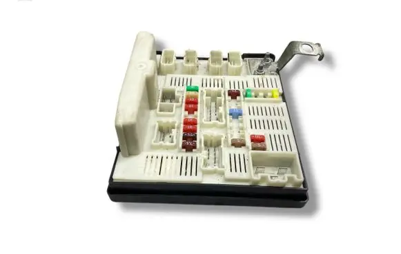 Renault Kangoo II Fuse module 8201044238
