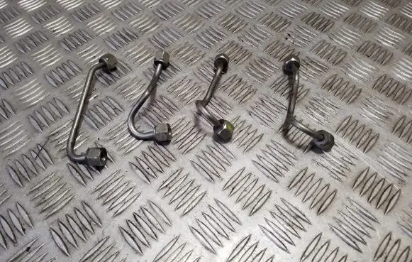 Fuel injector supply line/pipe