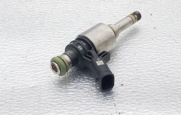 Volkswagen Jetta V Fuel injector 0261500162