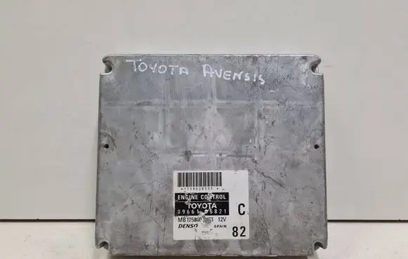 Toyota Avensis T250 Engine control unit/module 8966105821