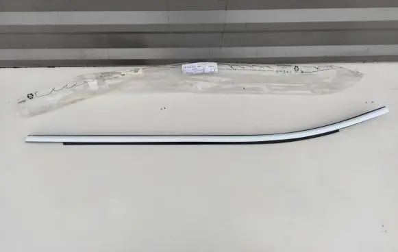 Cupra Formentor Rear door windshield rail 5FF839475C