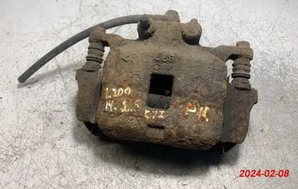 Mitsubishi L200 Front brake caliper