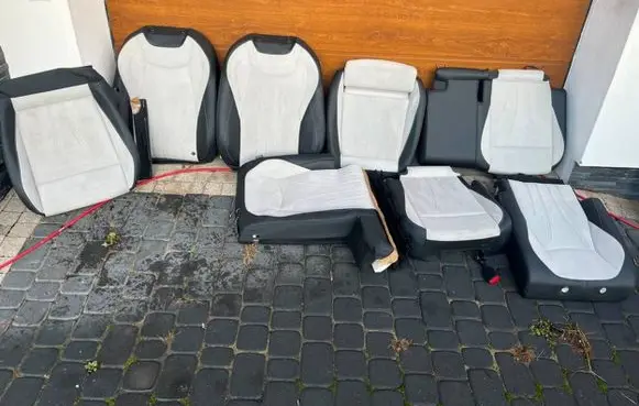 Seat set