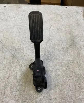 Toyota Land Cruiser (J120) Accelerator throttle pedal 7812060350