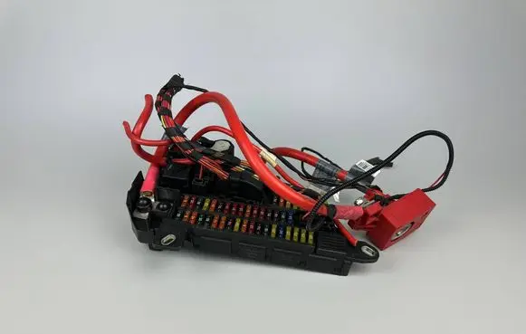 BMW 5 E60 E61 Fuse module 9138830 913883001