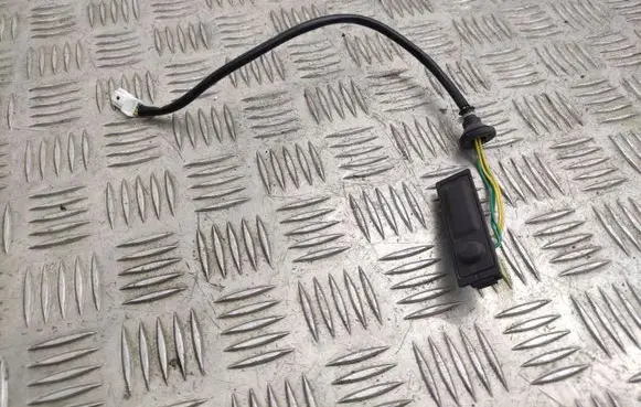 Nissan X-Trail T32 Tailgate opening switch 