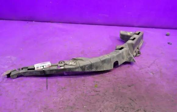 Volkswagen PASSAT B5 Front bumper mounting bracket 3B0807050A