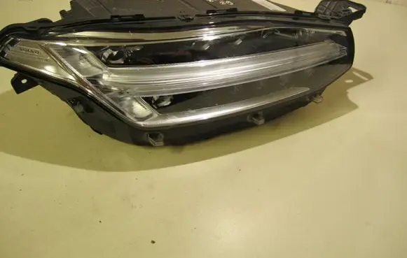 Volvo XC90 Headlight/headlamp 31655266