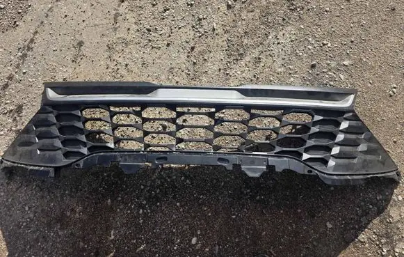 KIA Sportage Front bumper upper radiator grill 86350R2000 PERFECTCONDITION