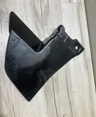 Rear fender molding trim