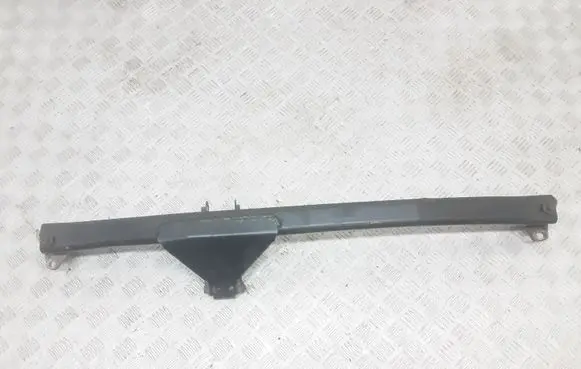 Volvo XC90 Engine mounting bracket