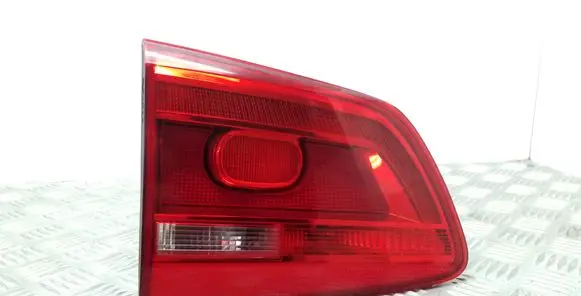Volkswagen Touran II Tailgate rear/tail lights 1T0945093A