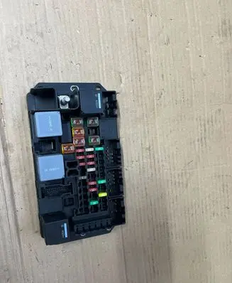 Jaguar XJ X351 Fuse module 