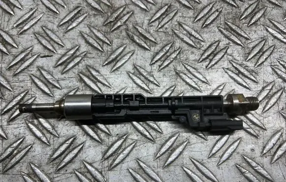 BMW 6 F06 Gran coupe Fuel injector