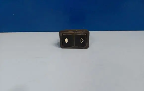 BMW 5 E39 Electric window control switch 8368974