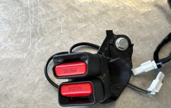 Renault Kadjar Middle seatbelt buckle (rear) 7401T1 3096465AA