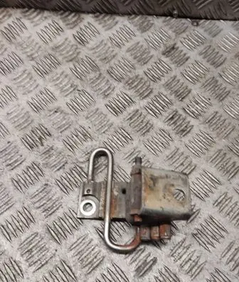 Volkswagen PASSAT CC Front door lower hinge 3C8831411C
