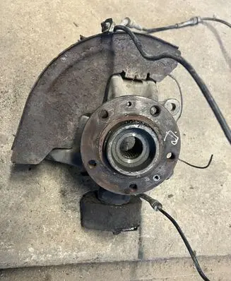 Peugeot 607 Front wheel hub spindle knuckle