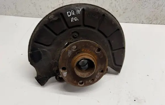 Front wheel hub